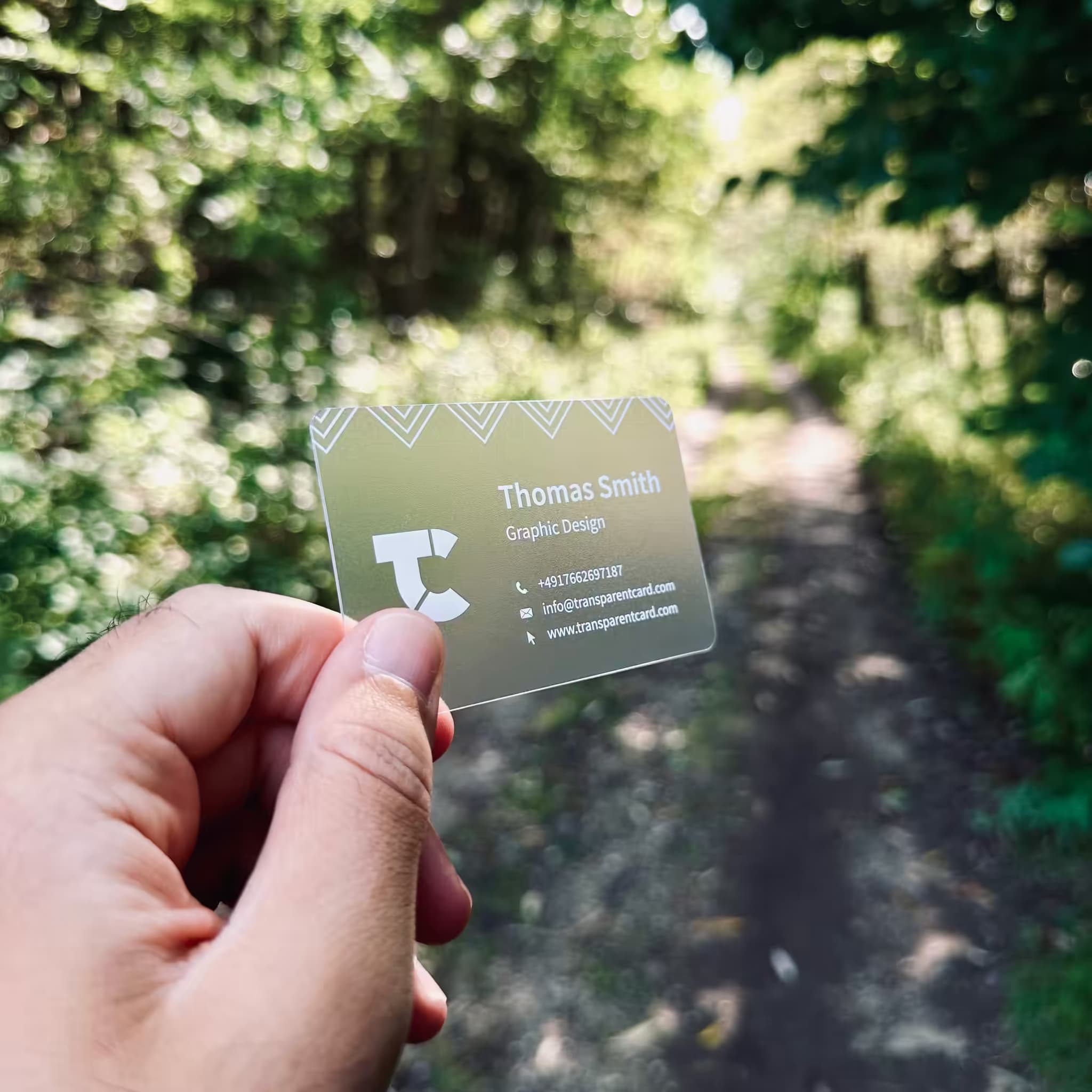 Visuel en bandeau inférieur d'une carte de visite transparente